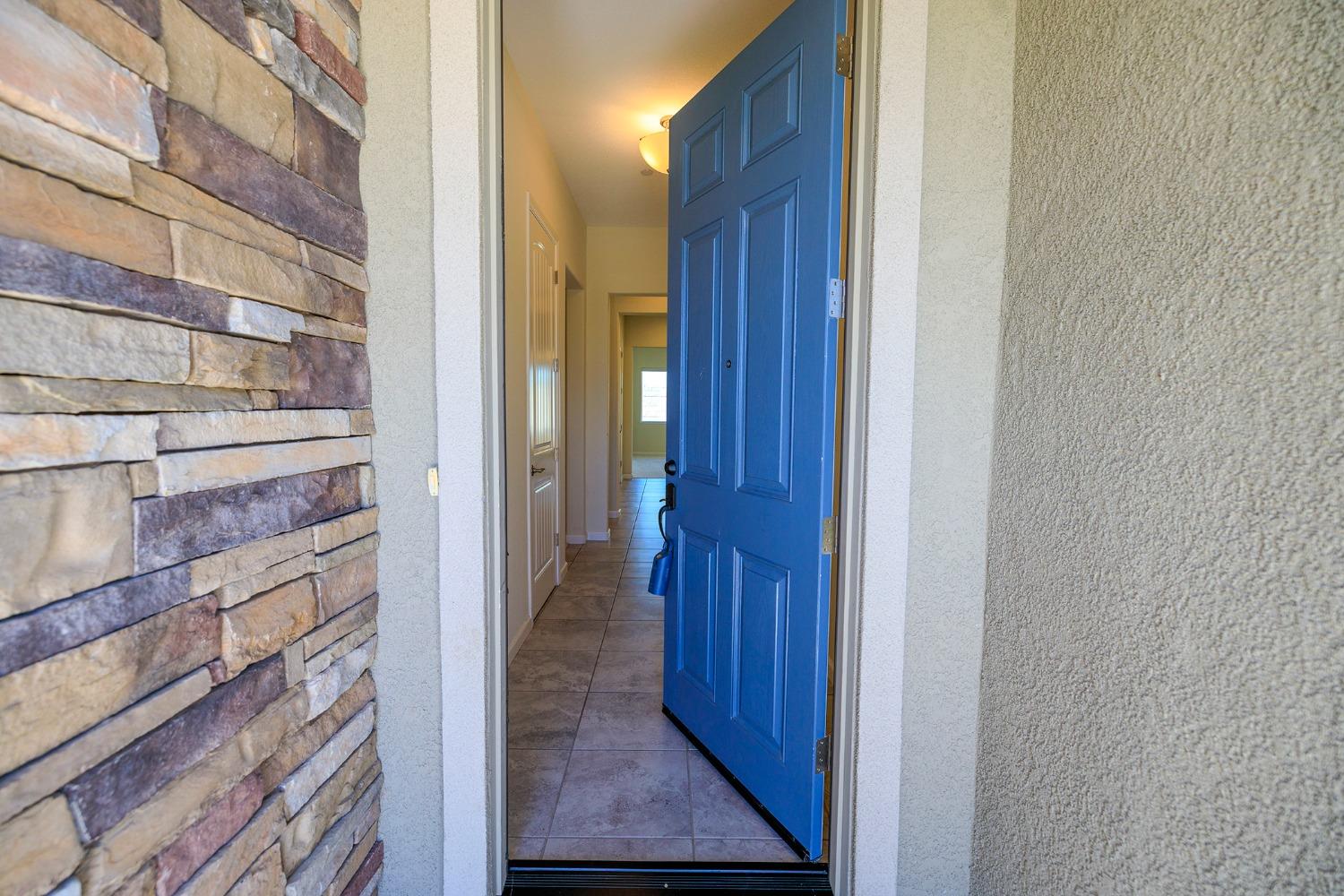 Detail Gallery Image 4 of 37 For 1526 S Deborah Cir, Escalon,  CA 95320 - 4 Beds | 2/1 Baths