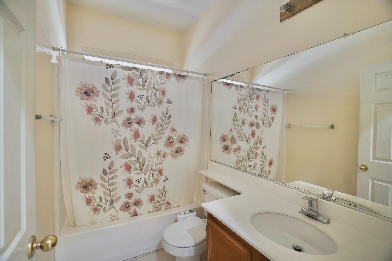 Detail Gallery Image 9 of 69 For 12597 Poinsetta Dr, Riverside,  CA 95203 - 6 Beds | 4 Baths