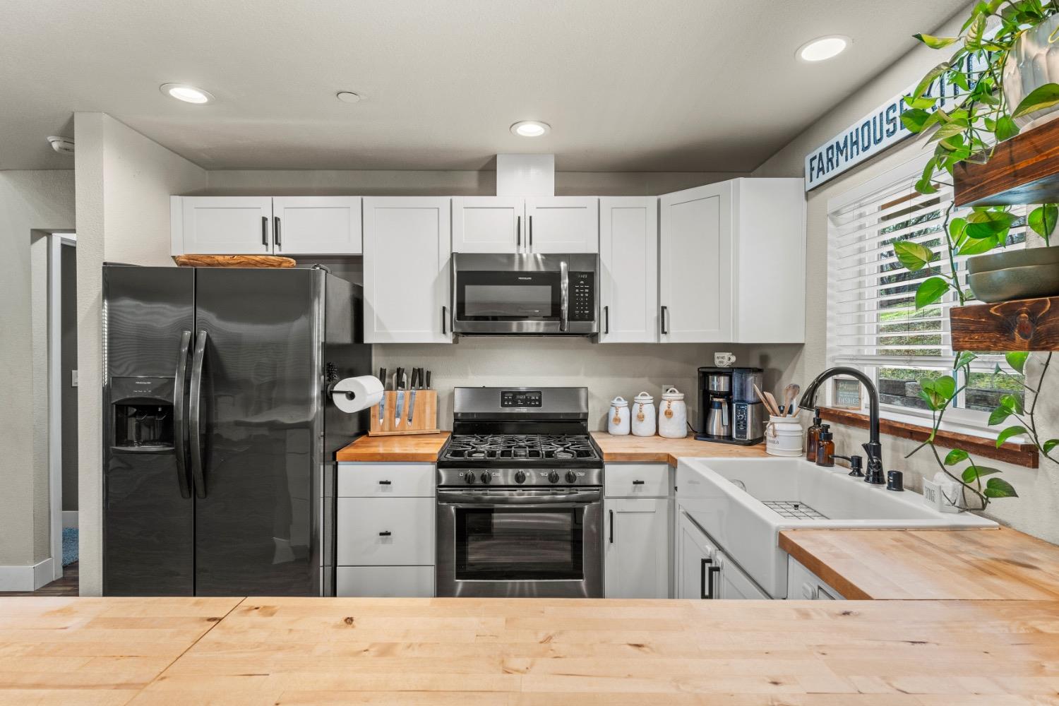 Detail Gallery Image 1 of 75 For 11293 Shadow Ln, Browns Valley,  CA 95918 - 3 Beds | 3 Baths