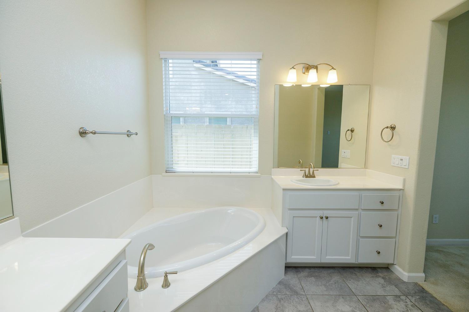 Detail Gallery Image 23 of 37 For 1526 S Deborah Cir, Escalon,  CA 95320 - 4 Beds | 2/1 Baths