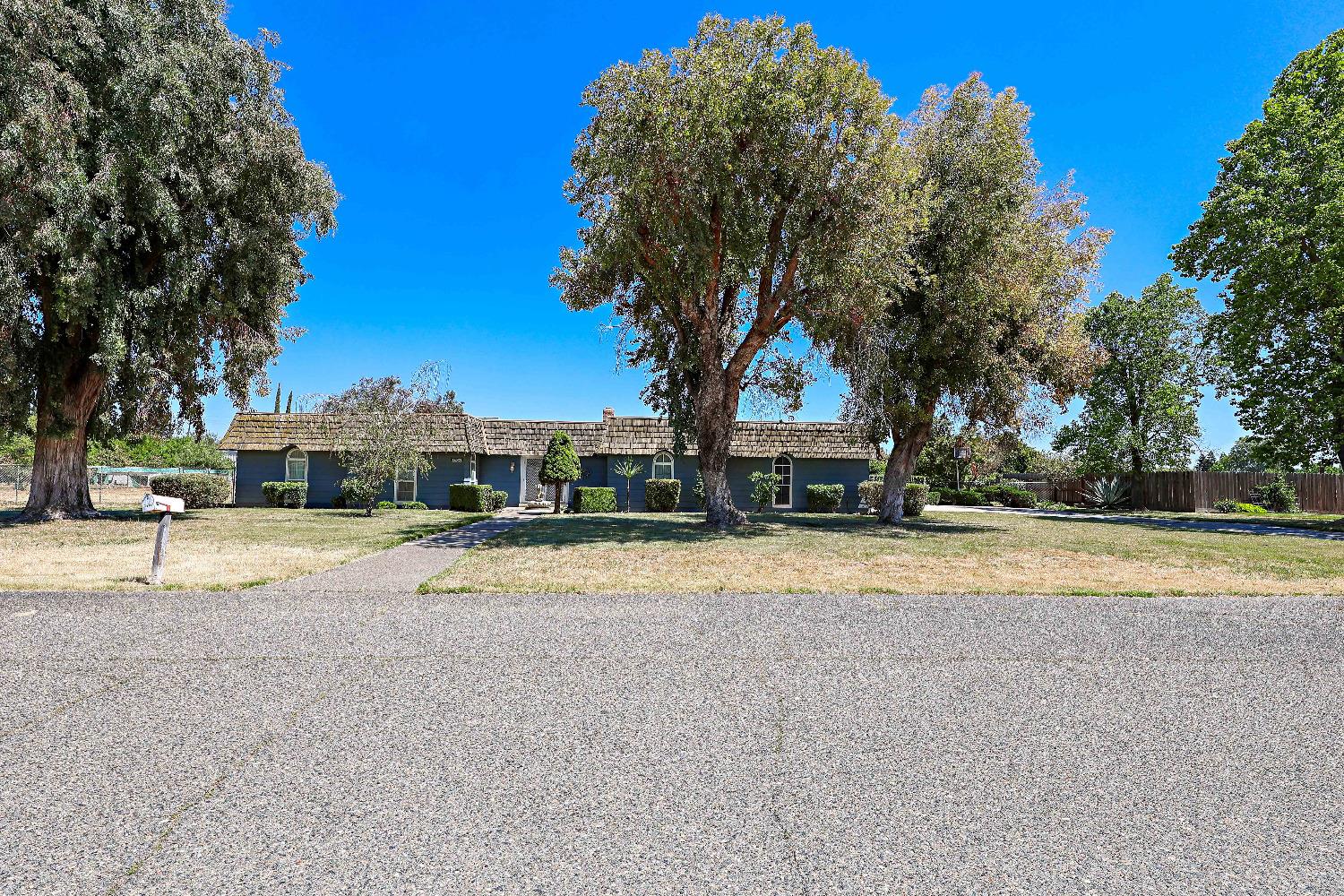 Detail Gallery Image 2 of 75 For 5924 Cherub Ln, Atwater,  CA 95301 - 4 Beds | 2/1 Baths