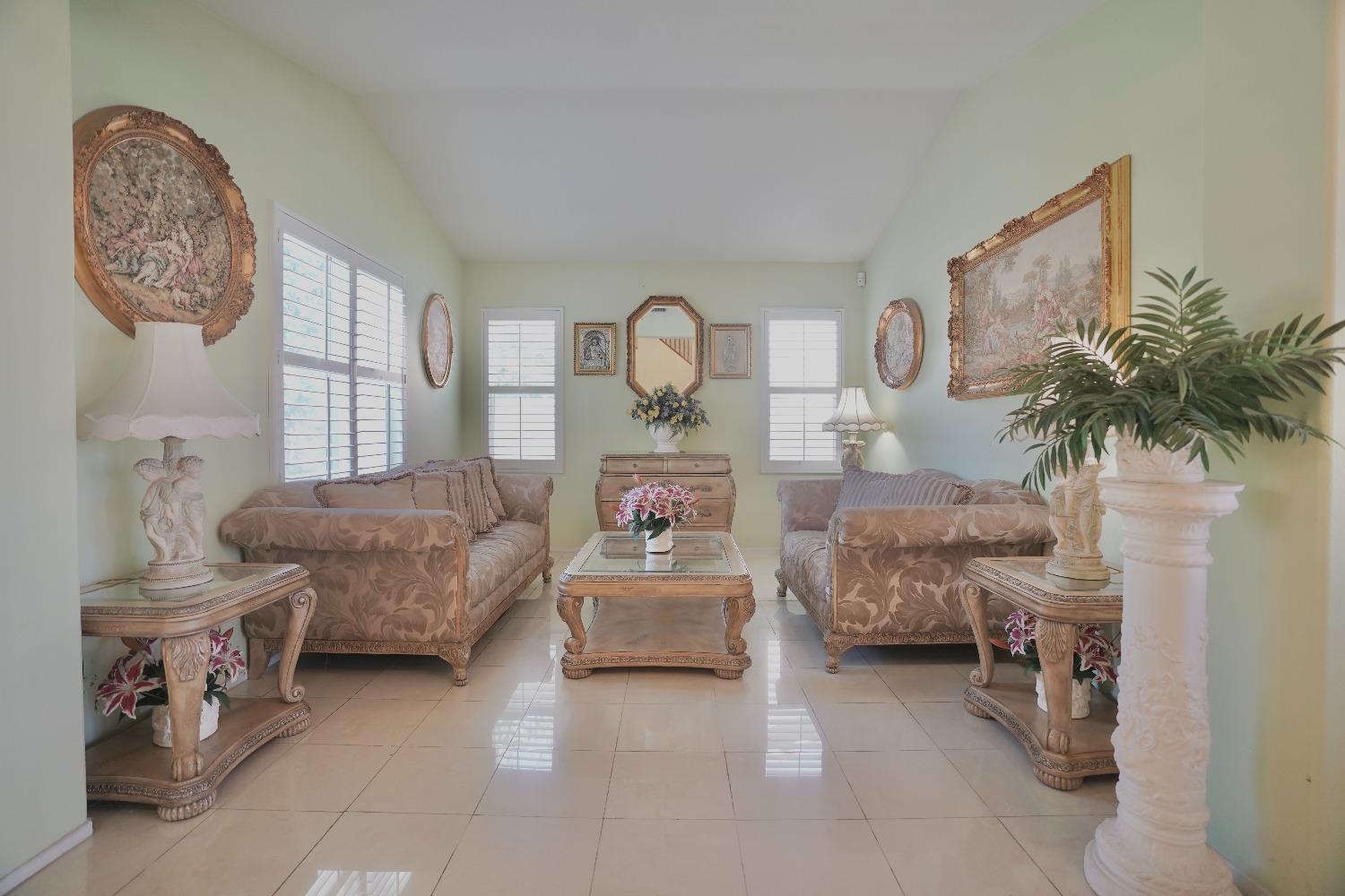 Detail Gallery Image 10 of 69 For 12597 Poinsetta Dr, Riverside,  CA 95203 - 6 Beds | 4 Baths