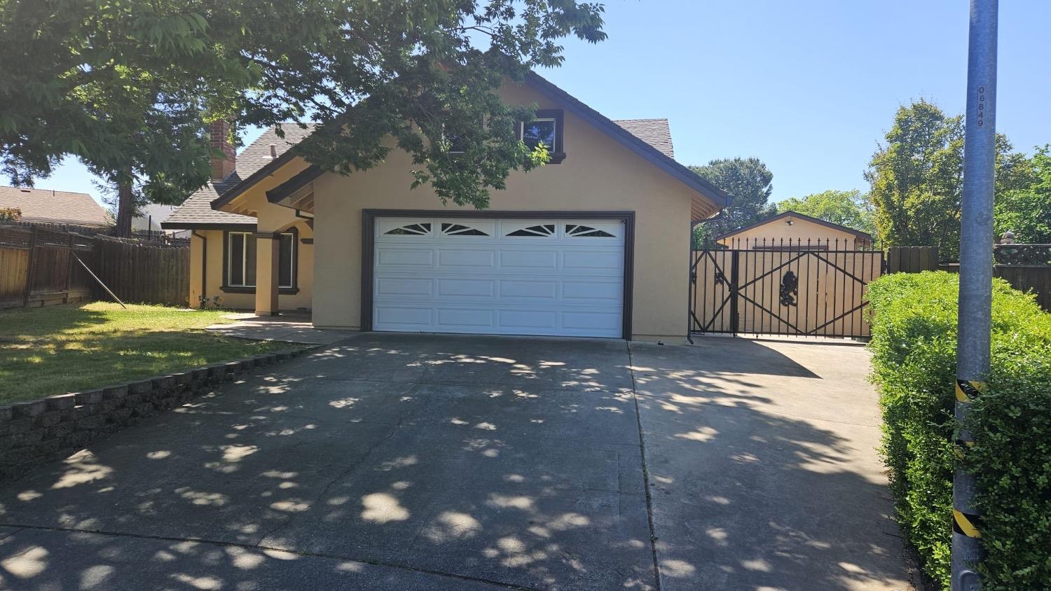 Detail Gallery Image 1 of 26 For 6833 Butterball Way, Sacramento,  CA 95842 - 6 Beds | 4 Baths