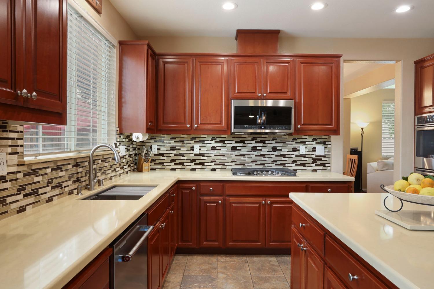 Detail Gallery Image 15 of 72 For 1321 Tulloch Dr, Tracy,  CA 95304 - 4 Beds | 3 Baths