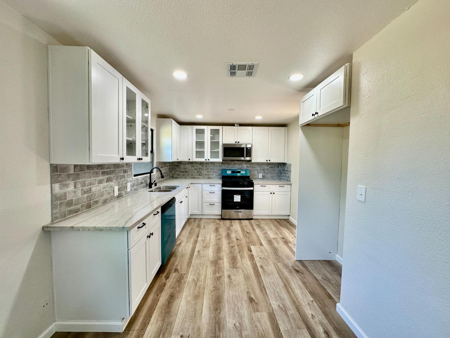 Detail Gallery Image 9 of 28 For 2329 Miller Ave, Modesto,  CA 95354 - 2 Beds | 1 Baths