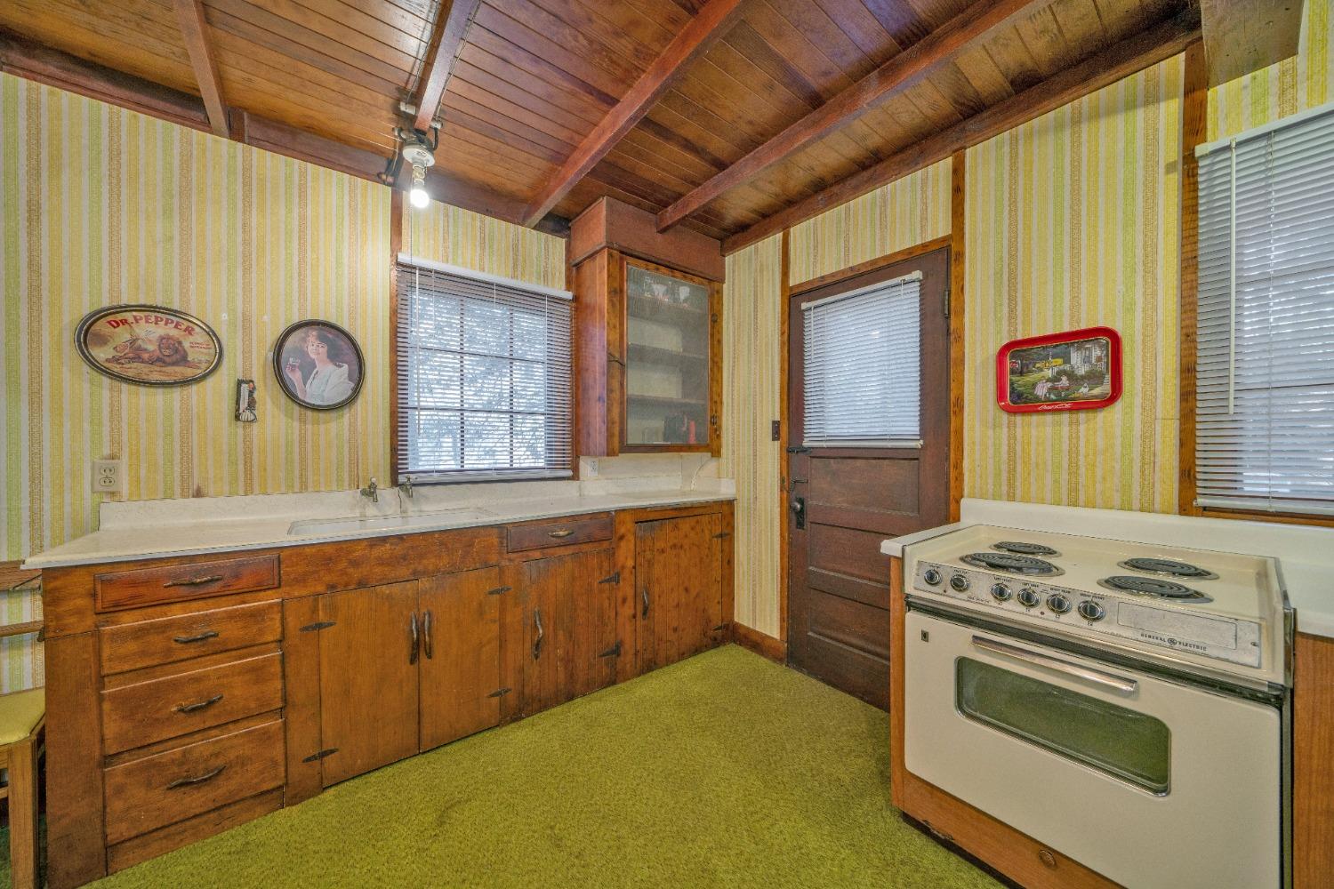 Detail Gallery Image 8 of 40 For 10192 Bull Creek Rd, Pollock Pines,  CA 95726 - 3 Beds | 1 Baths