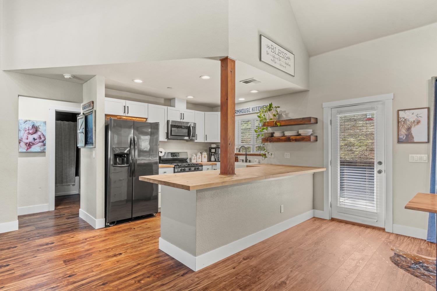 Detail Gallery Image 14 of 75 For 11293 Shadow Ln, Browns Valley,  CA 95918 - 3 Beds | 3 Baths