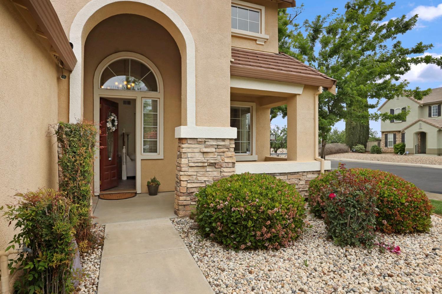 Detail Gallery Image 4 of 72 For 1321 Tulloch Dr, Tracy,  CA 95304 - 4 Beds | 3 Baths