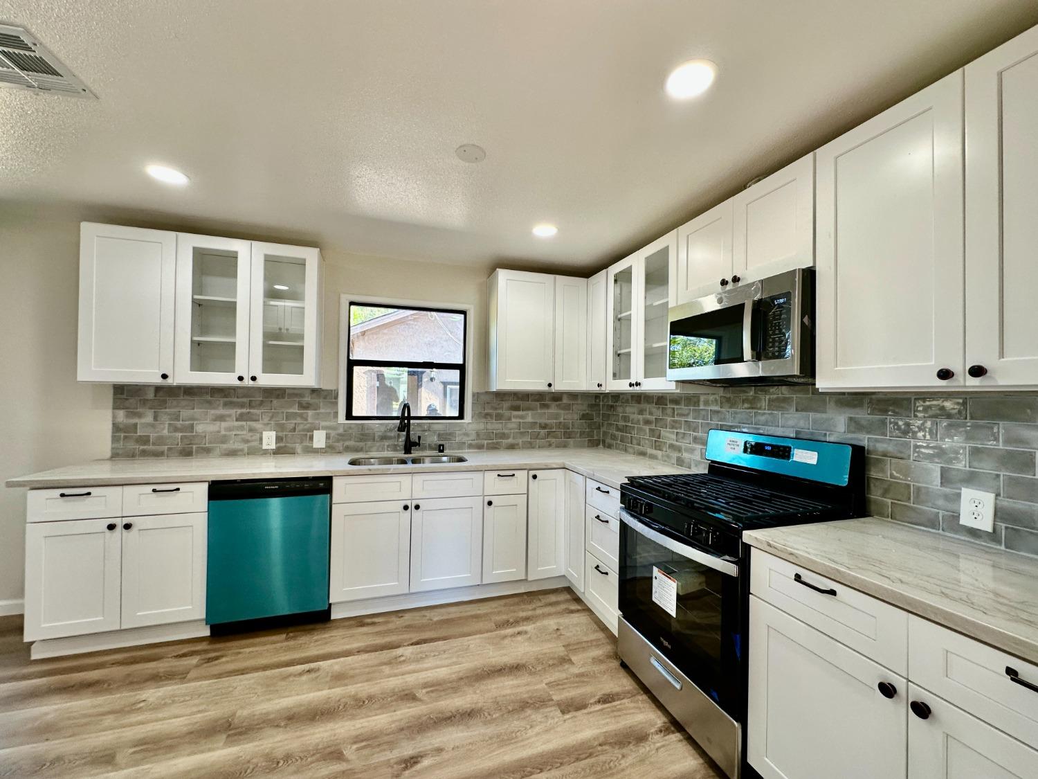Detail Gallery Image 8 of 28 For 2329 Miller Ave, Modesto,  CA 95354 - 2 Beds | 1 Baths