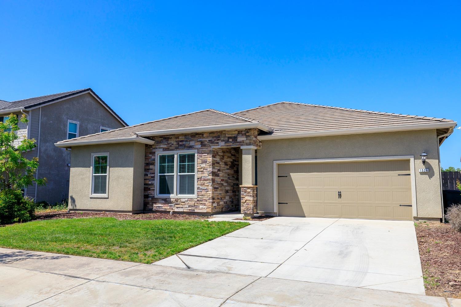 Detail Gallery Image 2 of 37 For 1526 S Deborah Cir, Escalon,  CA 95320 - 4 Beds | 2/1 Baths