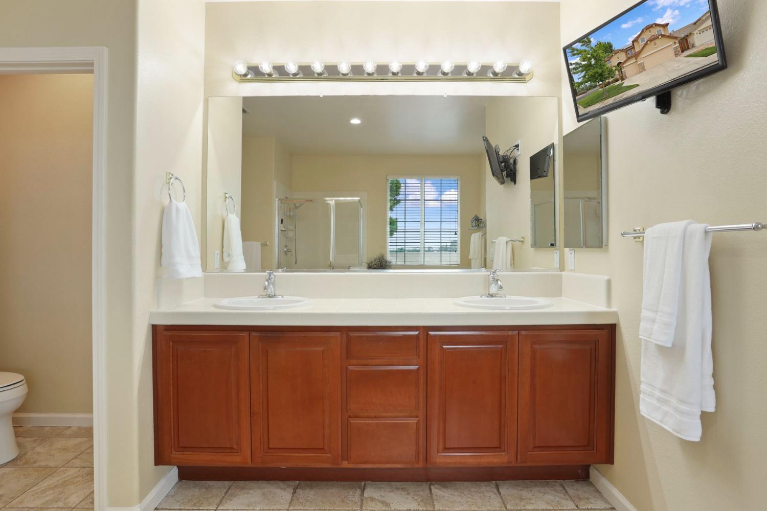 Detail Gallery Image 45 of 72 For 1321 Tulloch Dr, Tracy,  CA 95304 - 4 Beds | 3 Baths