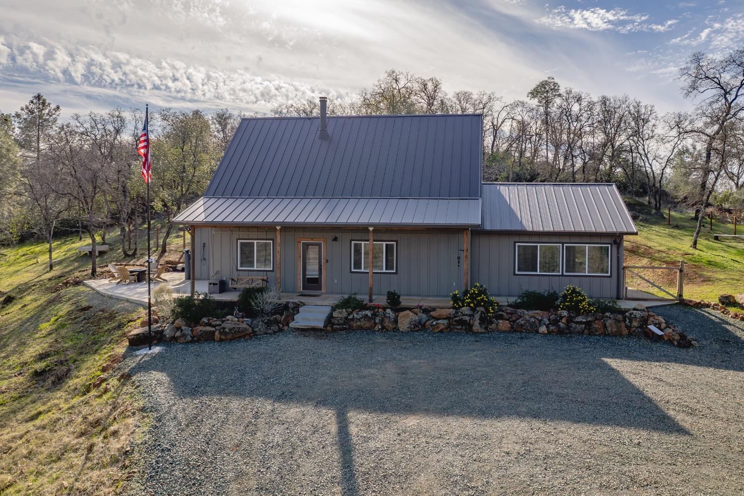 Detail Gallery Image 4 of 75 For 11293 Shadow Ln, Browns Valley,  CA 95918 - 3 Beds | 3 Baths