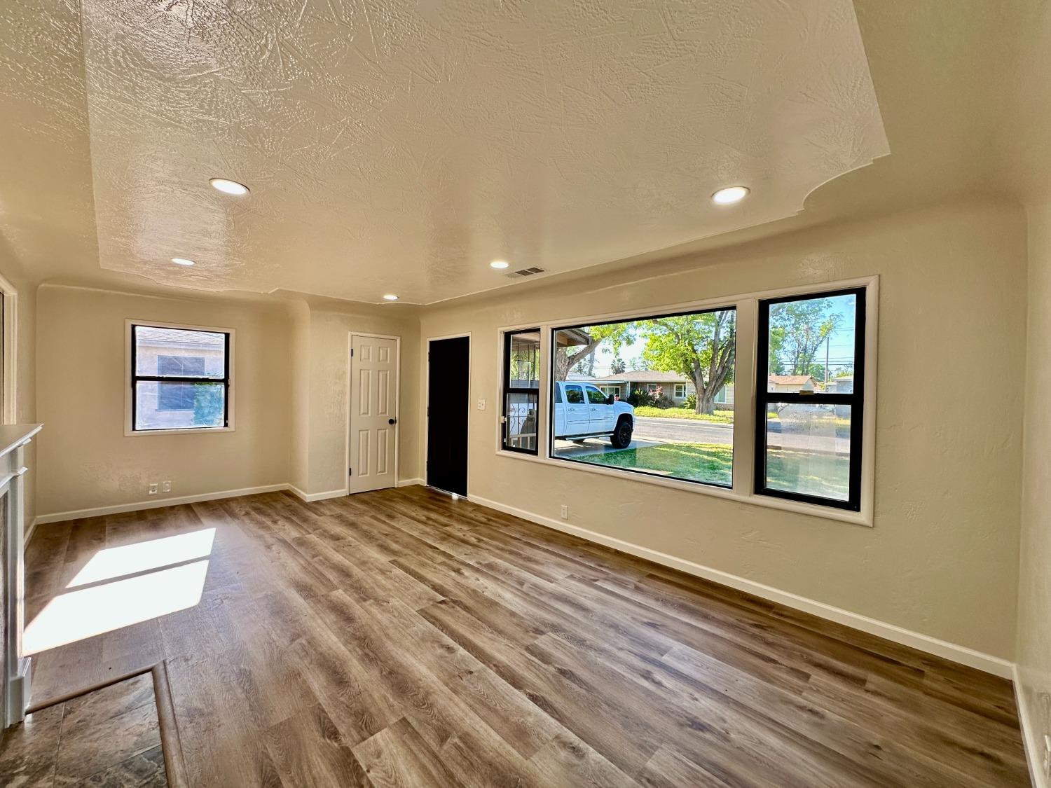 Detail Gallery Image 6 of 28 For 2329 Miller Ave, Modesto,  CA 95354 - 2 Beds | 1 Baths