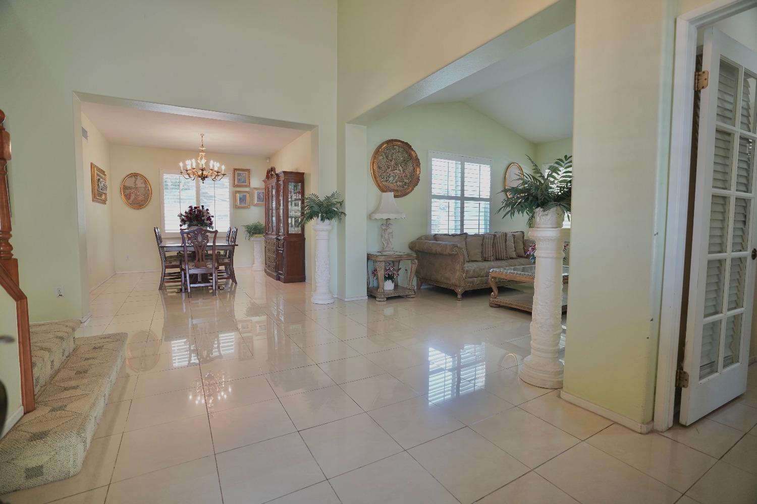 Detail Gallery Image 12 of 69 For 12597 Poinsetta Dr, Riverside,  CA 95203 - 6 Beds | 4 Baths