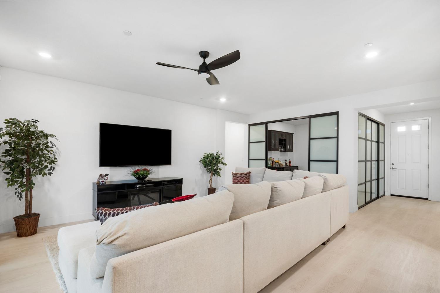 Knightsbrook Avenue, Rancho Cordova, California image 13