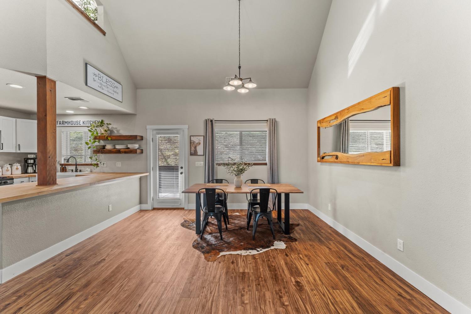 Detail Gallery Image 9 of 75 For 11293 Shadow Ln, Browns Valley,  CA 95918 - 3 Beds | 3 Baths