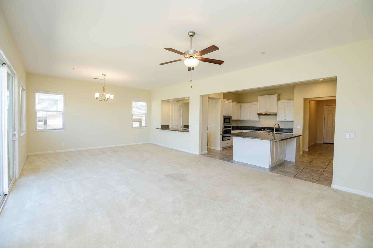 Detail Gallery Image 14 of 37 For 1526 S Deborah Cir, Escalon,  CA 95320 - 4 Beds | 2/1 Baths