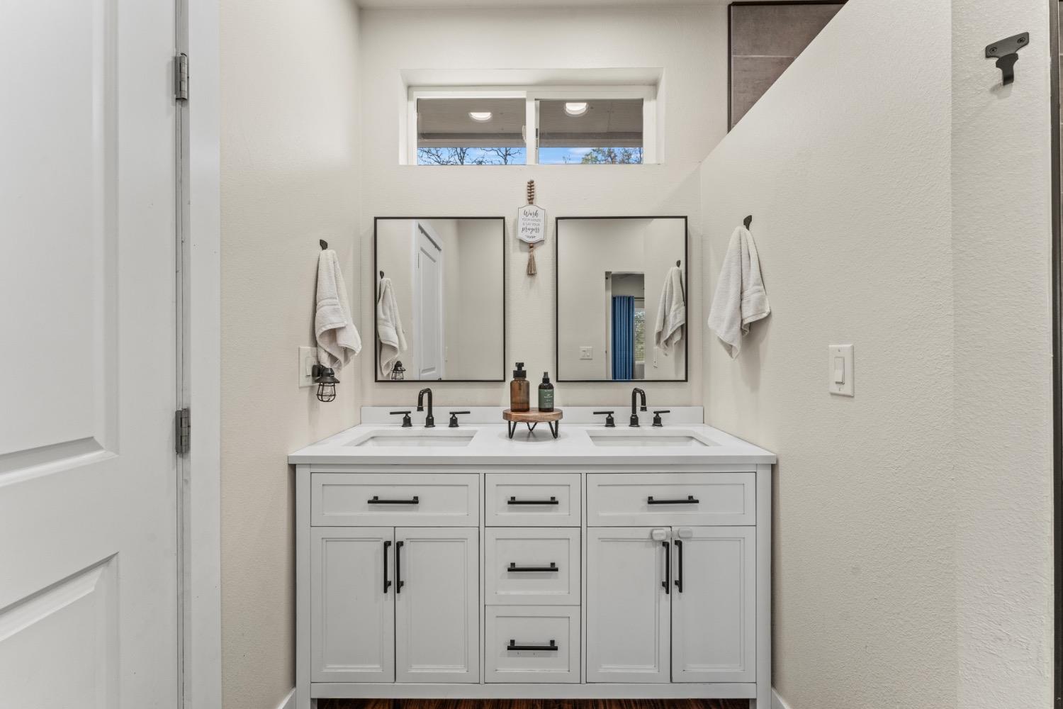 Detail Gallery Image 20 of 75 For 11293 Shadow Ln, Browns Valley,  CA 95918 - 3 Beds | 3 Baths