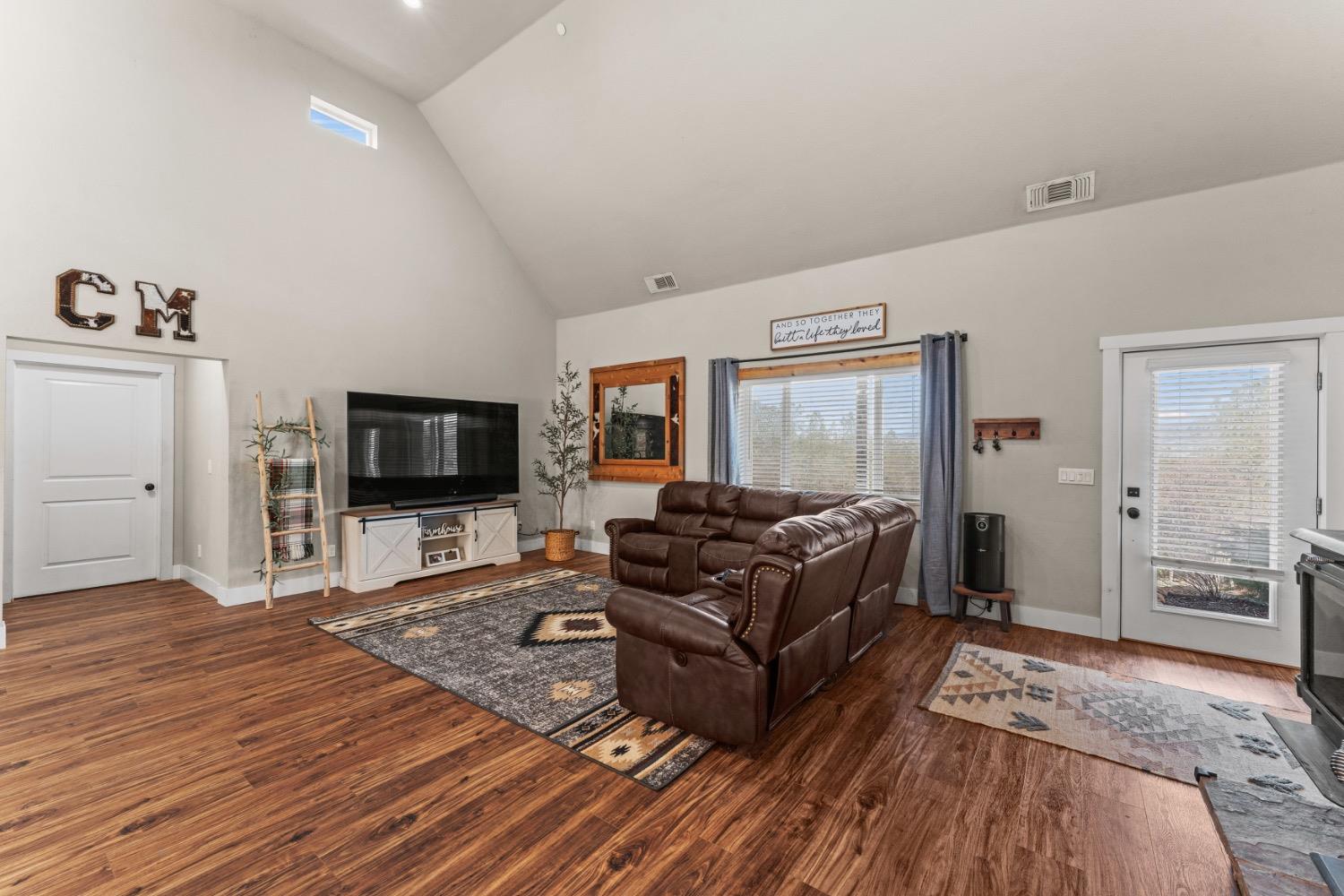 Detail Gallery Image 12 of 75 For 11293 Shadow Ln, Browns Valley,  CA 95918 - 3 Beds | 3 Baths