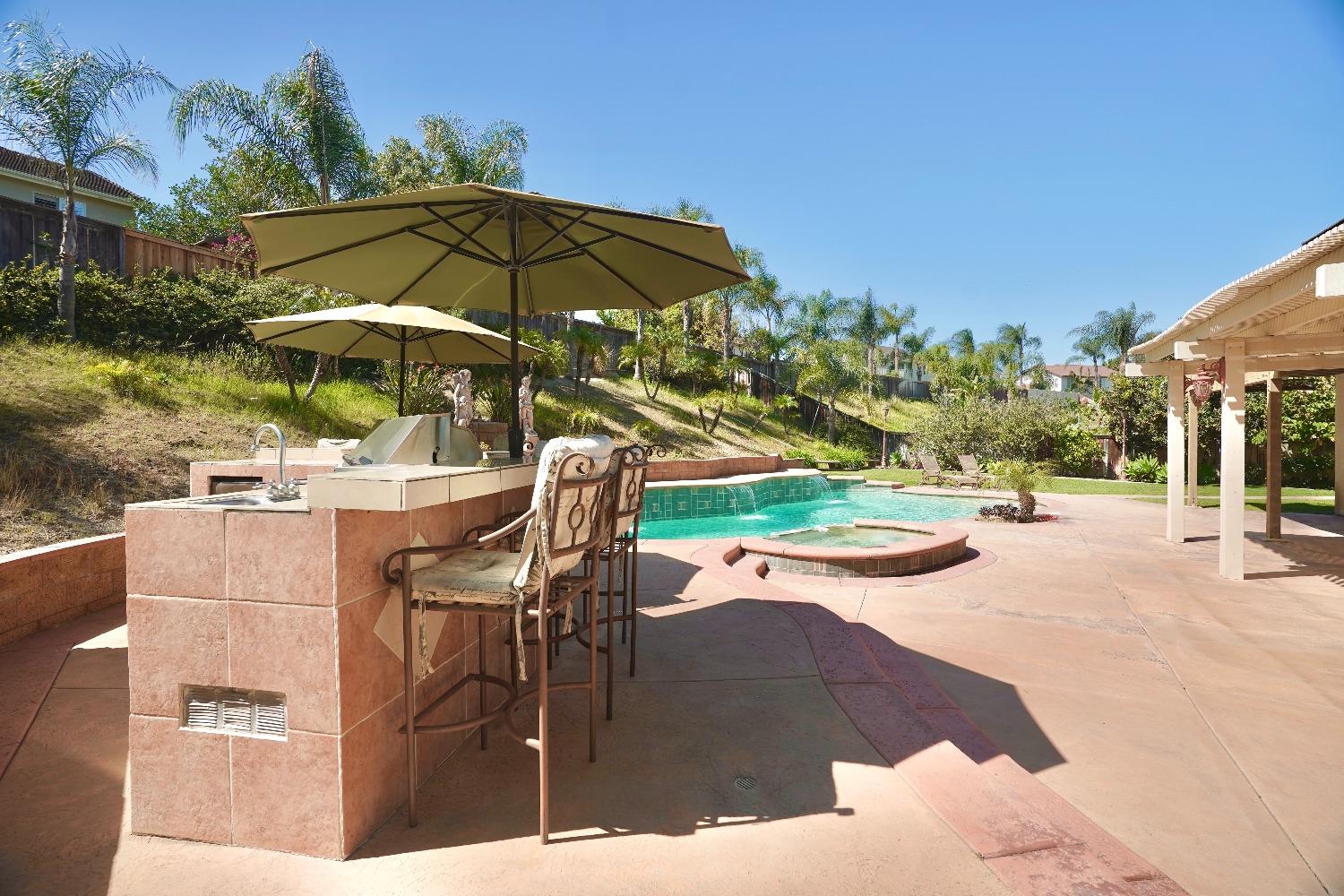Detail Gallery Image 22 of 69 For 12597 Poinsetta Dr, Riverside,  CA 95203 - 6 Beds | 4 Baths