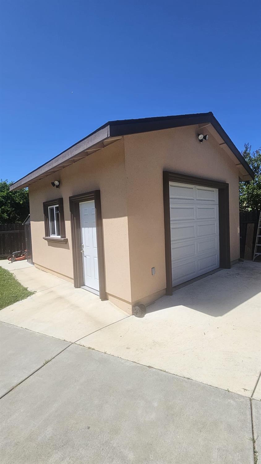 Detail Gallery Image 4 of 26 For 6833 Butterball Way, Sacramento,  CA 95842 - 6 Beds | 4 Baths