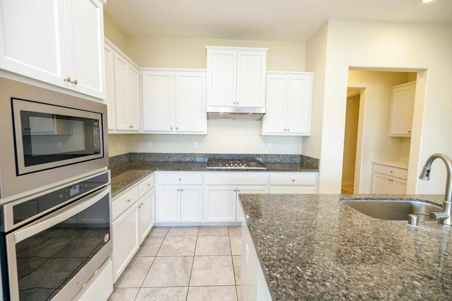 Detail Gallery Image 11 of 37 For 1526 S Deborah Cir, Escalon,  CA 95320 - 4 Beds | 2/1 Baths