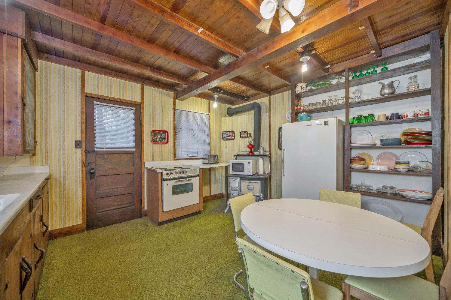 Detail Gallery Image 4 of 40 For 10192 Bull Creek Rd, Pollock Pines,  CA 95726 - 3 Beds | 1 Baths