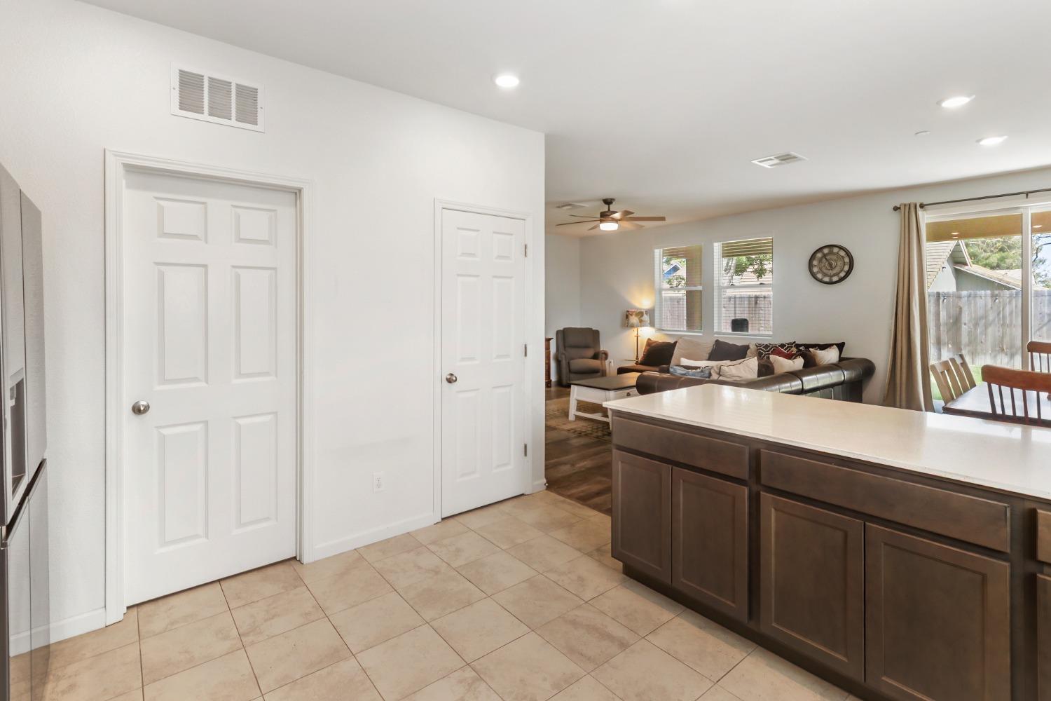 Detail Gallery Image 14 of 40 For 667 Crow Creek Dr, Galt,  CA 95632 - 4 Beds | 2 Baths