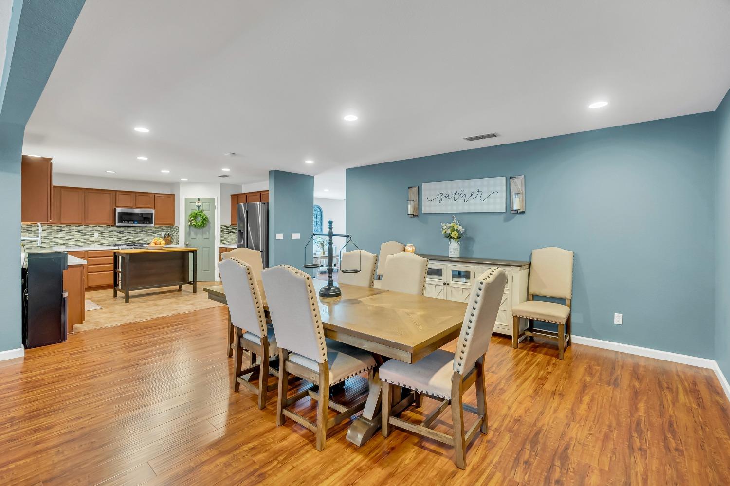 Detail Gallery Image 7 of 40 For 10961 Woolwich Way, Mather,  CA 95655 - 5 Beds | 3 Baths