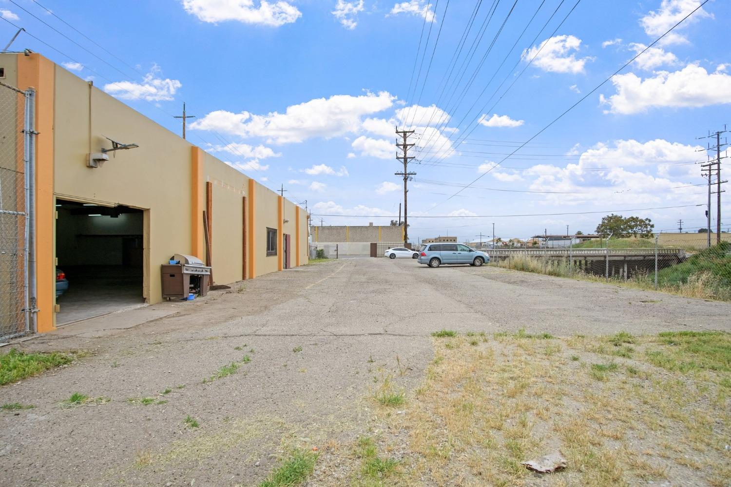 Detail Gallery Image 2 of 30 For 609 S San Joaquin St, Stockton,  CA 95203 - – Beds | – Baths