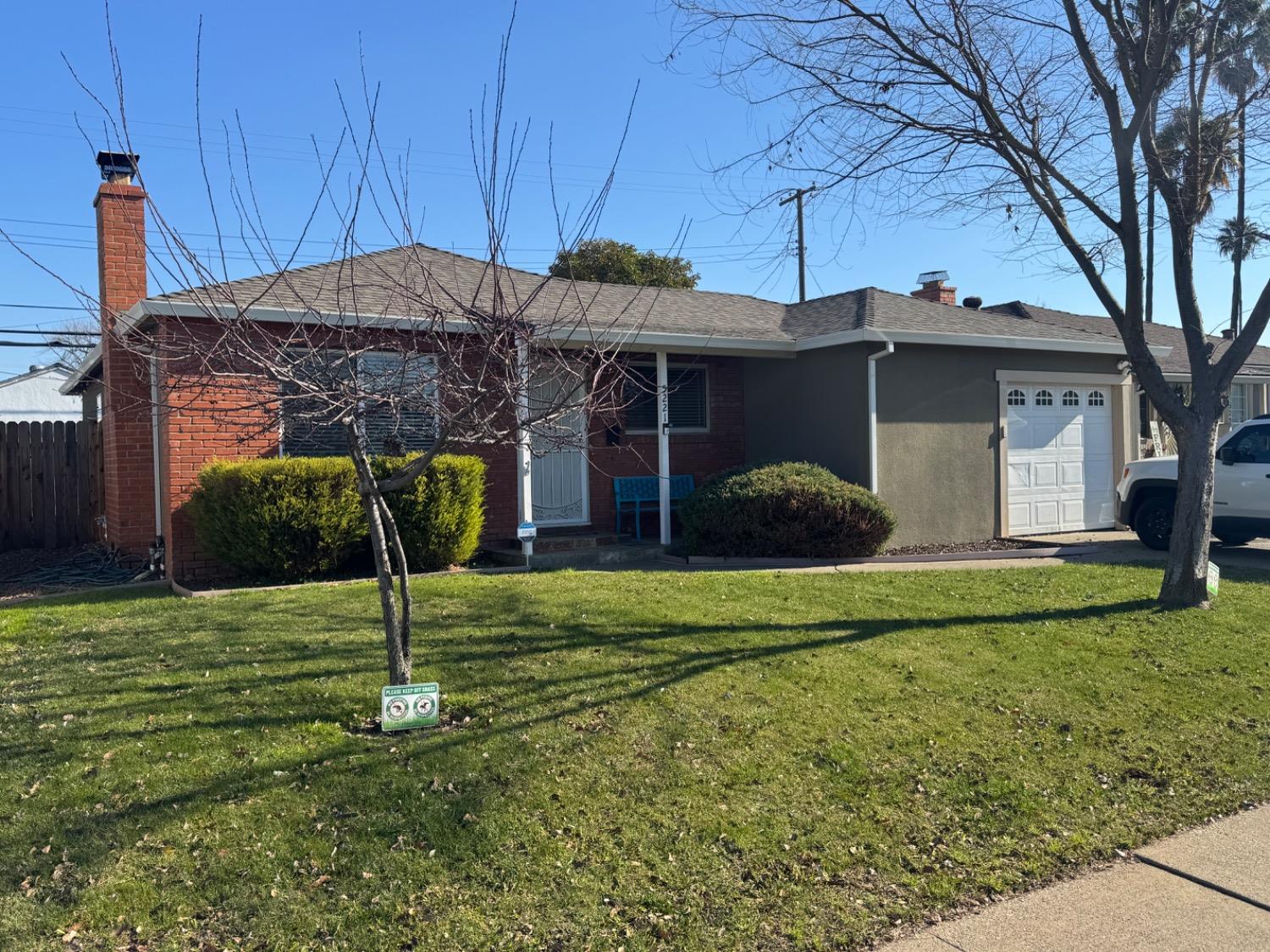 Detail Gallery Image 1 of 14 For 5221 71st, Sacramento,  CA 95820 - 3 Beds | 1 Baths