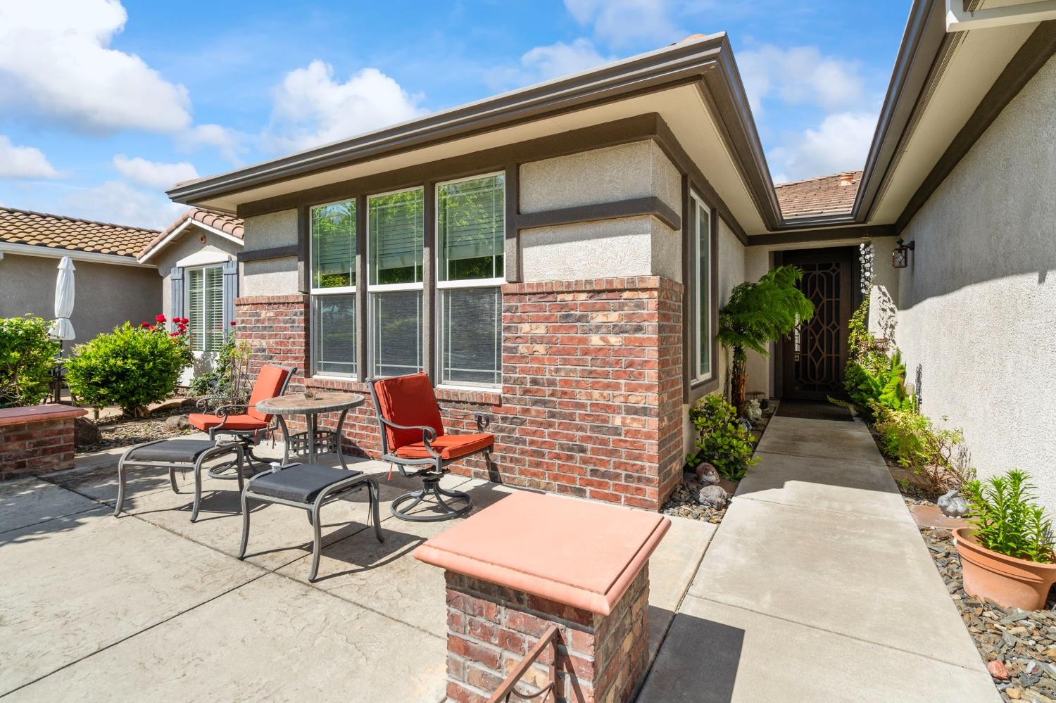 Detail Gallery Image 4 of 67 For 2337 Ashbrooke Ln, Manteca,  CA 95336 - 3 Beds | 2 Baths