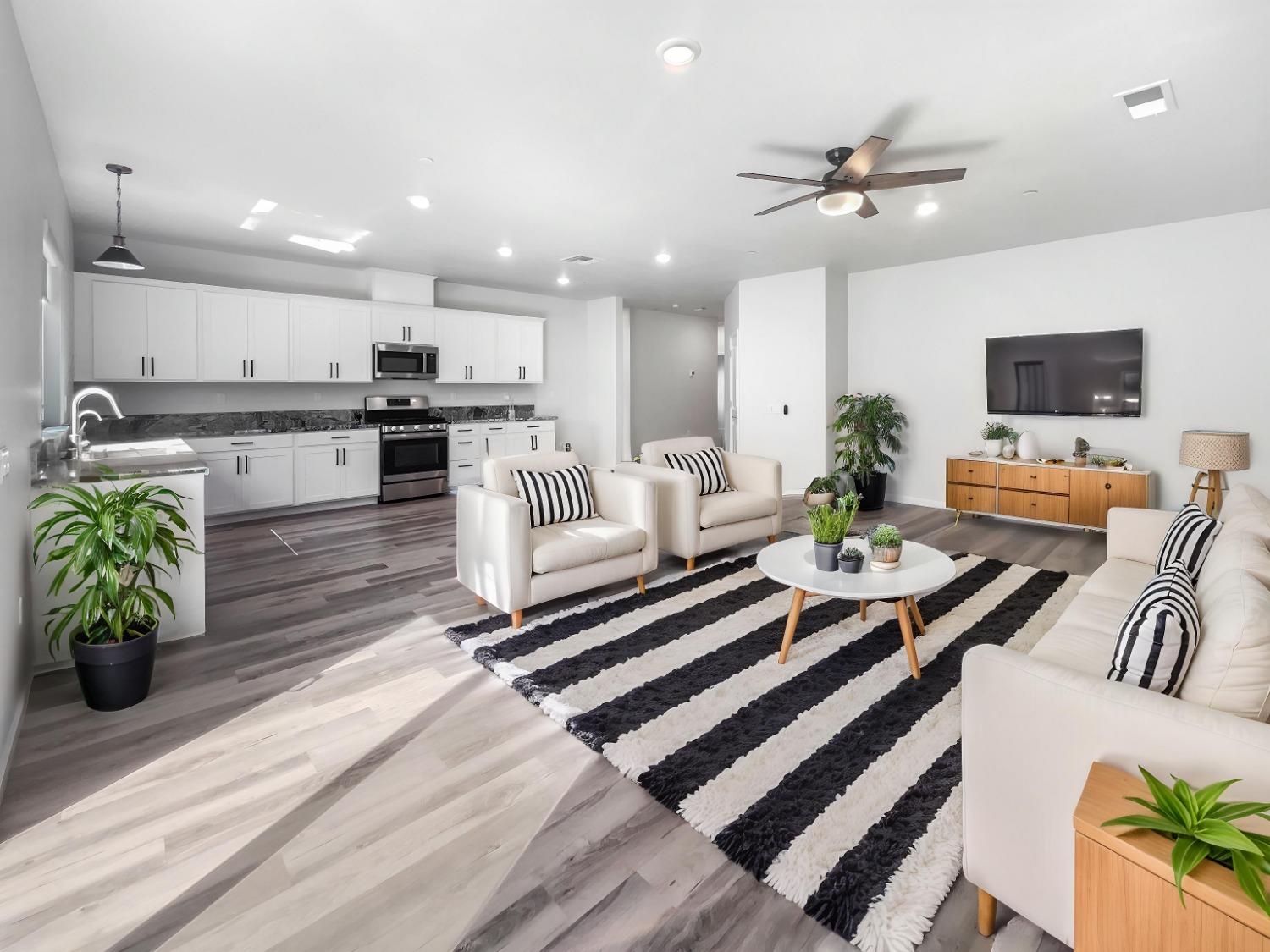 Detail Gallery Image 2 of 21 For 1314 Abrozo Way, Olivehurst,  CA 95961 - 4 Beds | 2 Baths