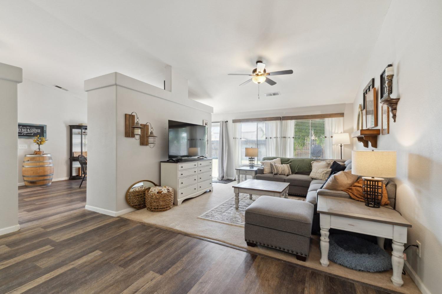 Detail Gallery Image 3 of 18 For 2932 Saginaw Ave, Clovis,  CA 93611 - 4 Beds | 2 Baths