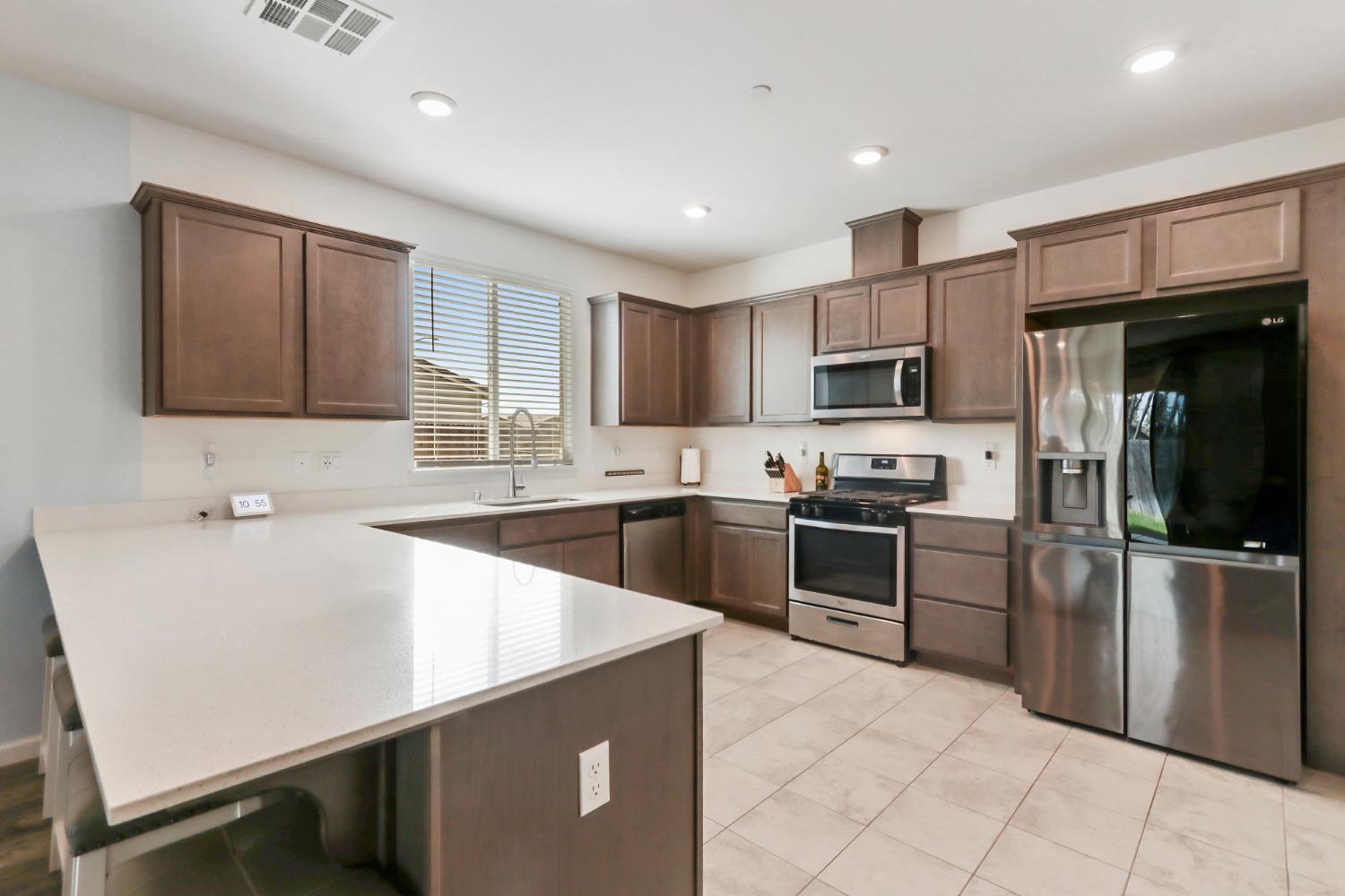Detail Gallery Image 9 of 40 For 667 Crow Creek Dr, Galt,  CA 95632 - 4 Beds | 2 Baths