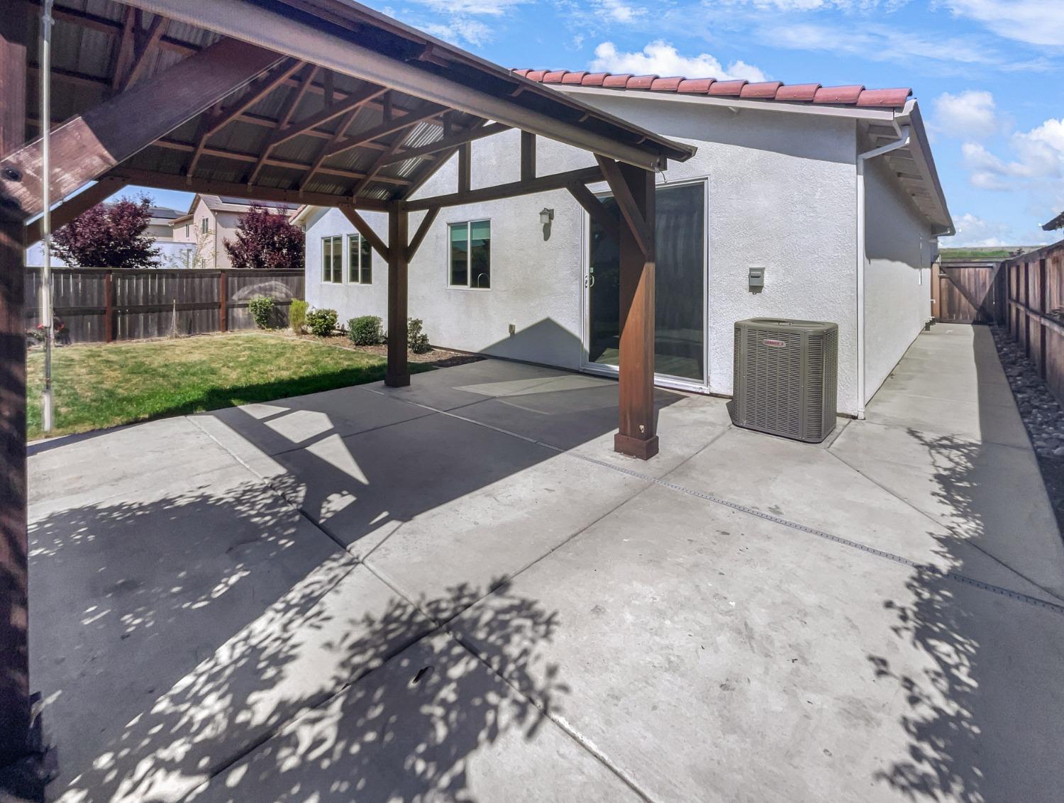 Detail Gallery Image 20 of 21 For 1314 Abrozo Way, Olivehurst,  CA 95961 - 4 Beds | 2 Baths