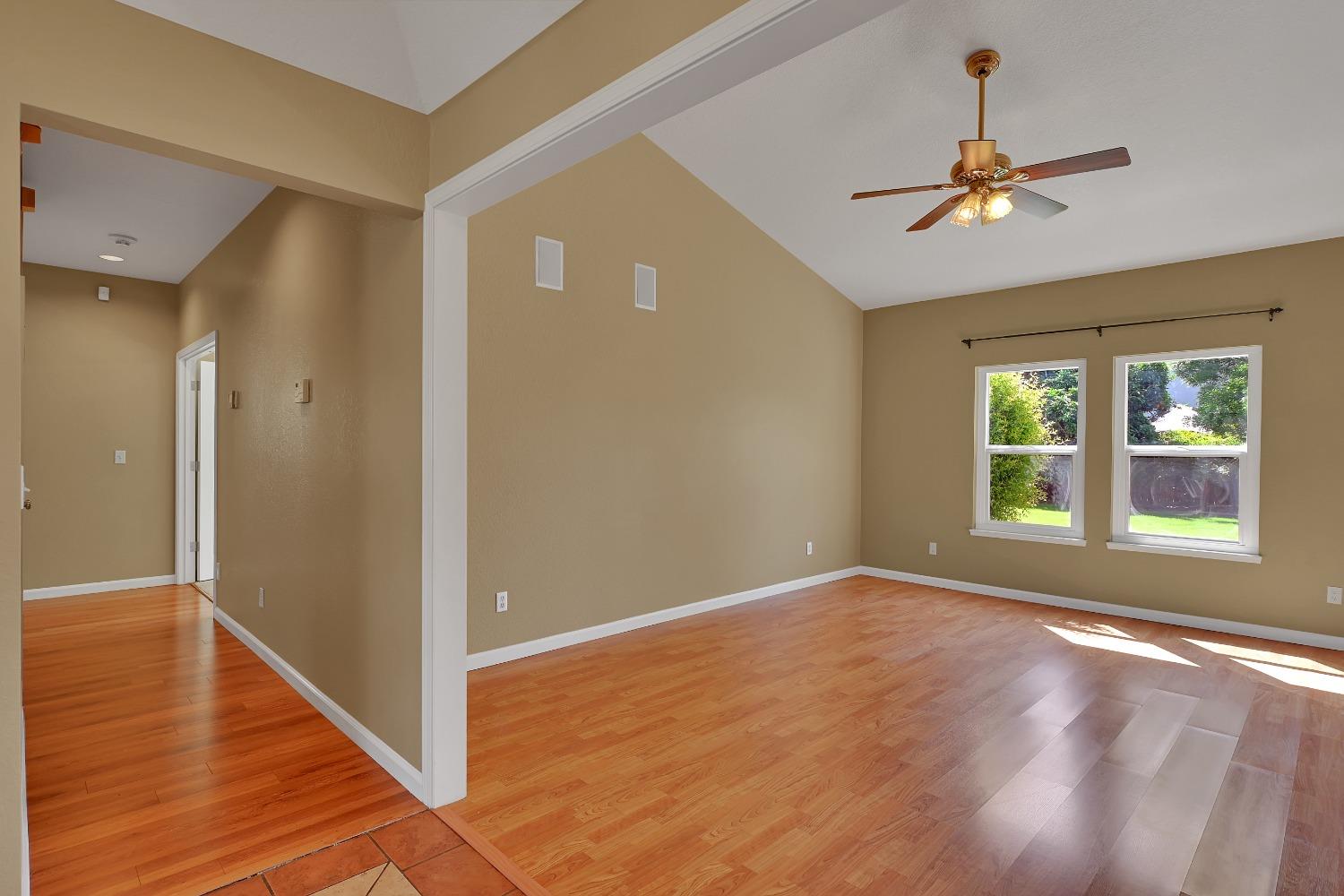 Detail Gallery Image 9 of 71 For 722 Mariner  Loop, Yuba City,  CA 95991 - 4 Beds | 2/1 Baths