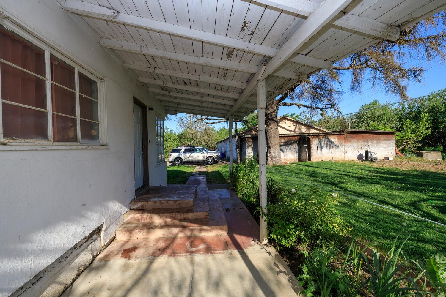 Yosemite Boulevard, Modesto, California image 24