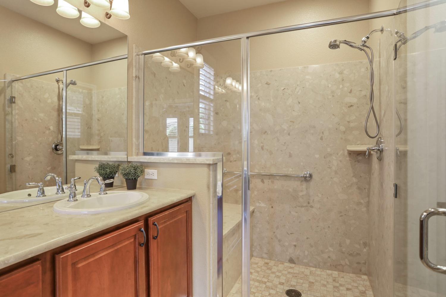 Detail Gallery Image 33 of 78 For 1736 Dogwood Glen Way, Manteca,  CA 95336 - 2 Beds | 2 Baths
