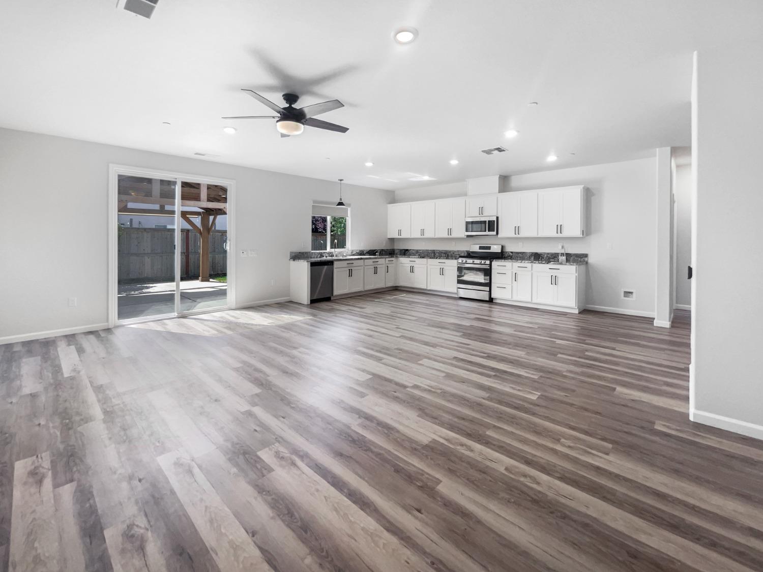 Detail Gallery Image 16 of 21 For 1314 Abrozo Way, Olivehurst,  CA 95961 - 4 Beds | 2 Baths