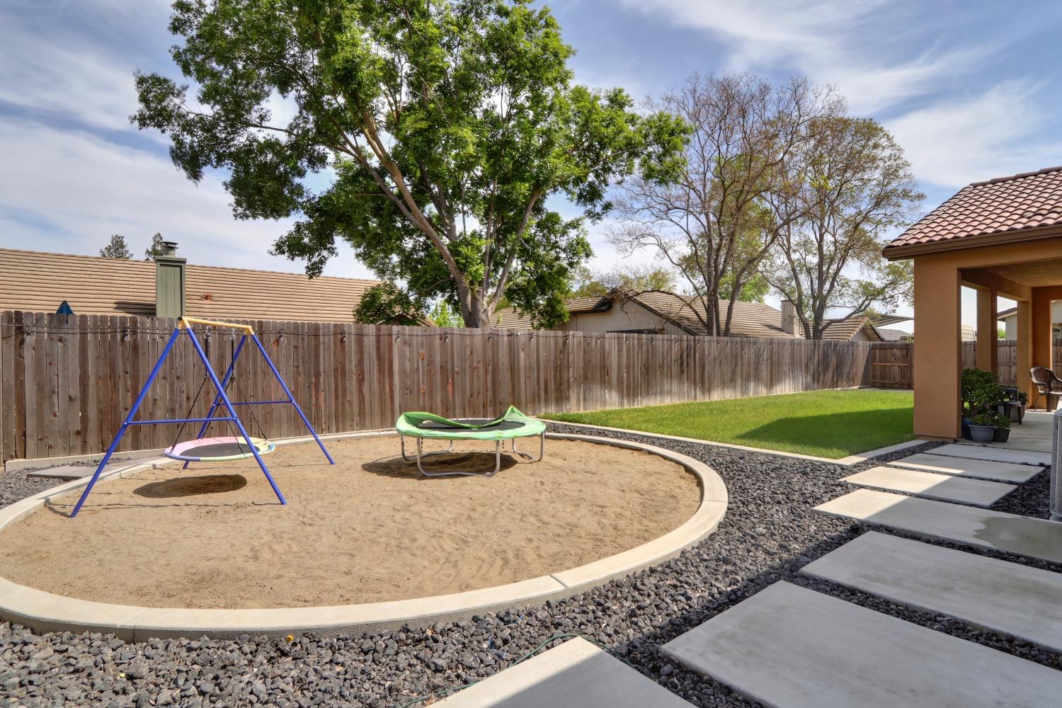 Detail Gallery Image 32 of 40 For 667 Crow Creek Dr, Galt,  CA 95632 - 4 Beds | 2 Baths