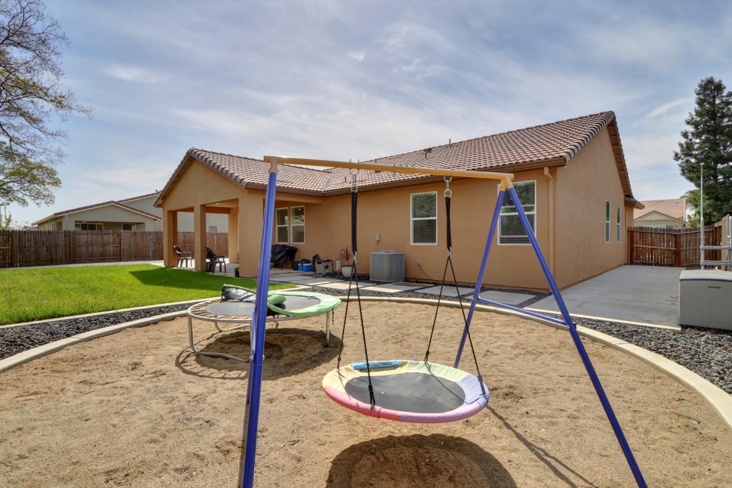 Detail Gallery Image 33 of 40 For 667 Crow Creek Dr, Galt,  CA 95632 - 4 Beds | 2 Baths