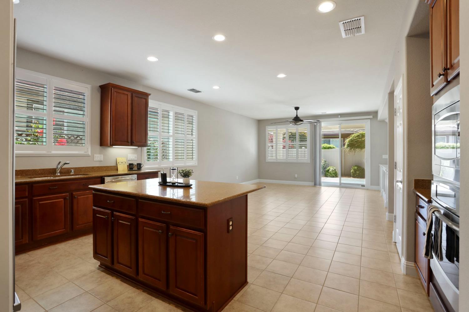 Detail Gallery Image 21 of 78 For 1736 Dogwood Glen Way, Manteca,  CA 95336 - 2 Beds | 2 Baths