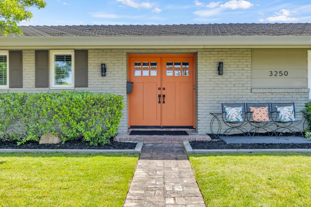 Detail Gallery Image 5 of 94 For 3250 Bonita Dr, Sacramento,  CA 95821 - 3 Beds | 3 Baths