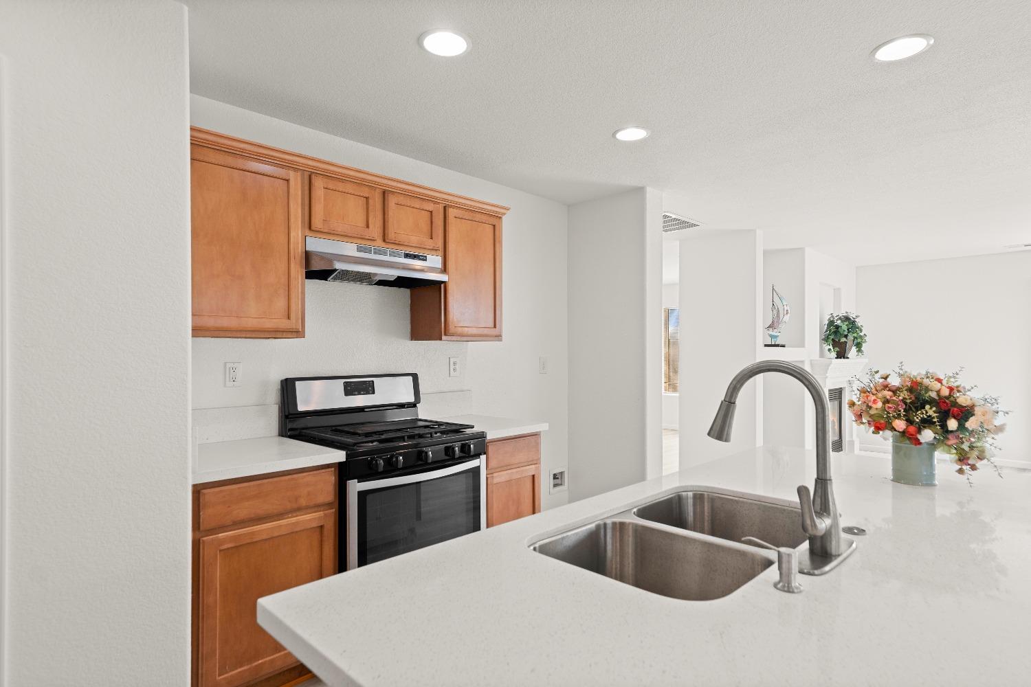 Detail Gallery Image 28 of 70 For 1530 Maryclair Dr, Olivehurst,  CA 95961 - 4 Beds | 2/1 Baths