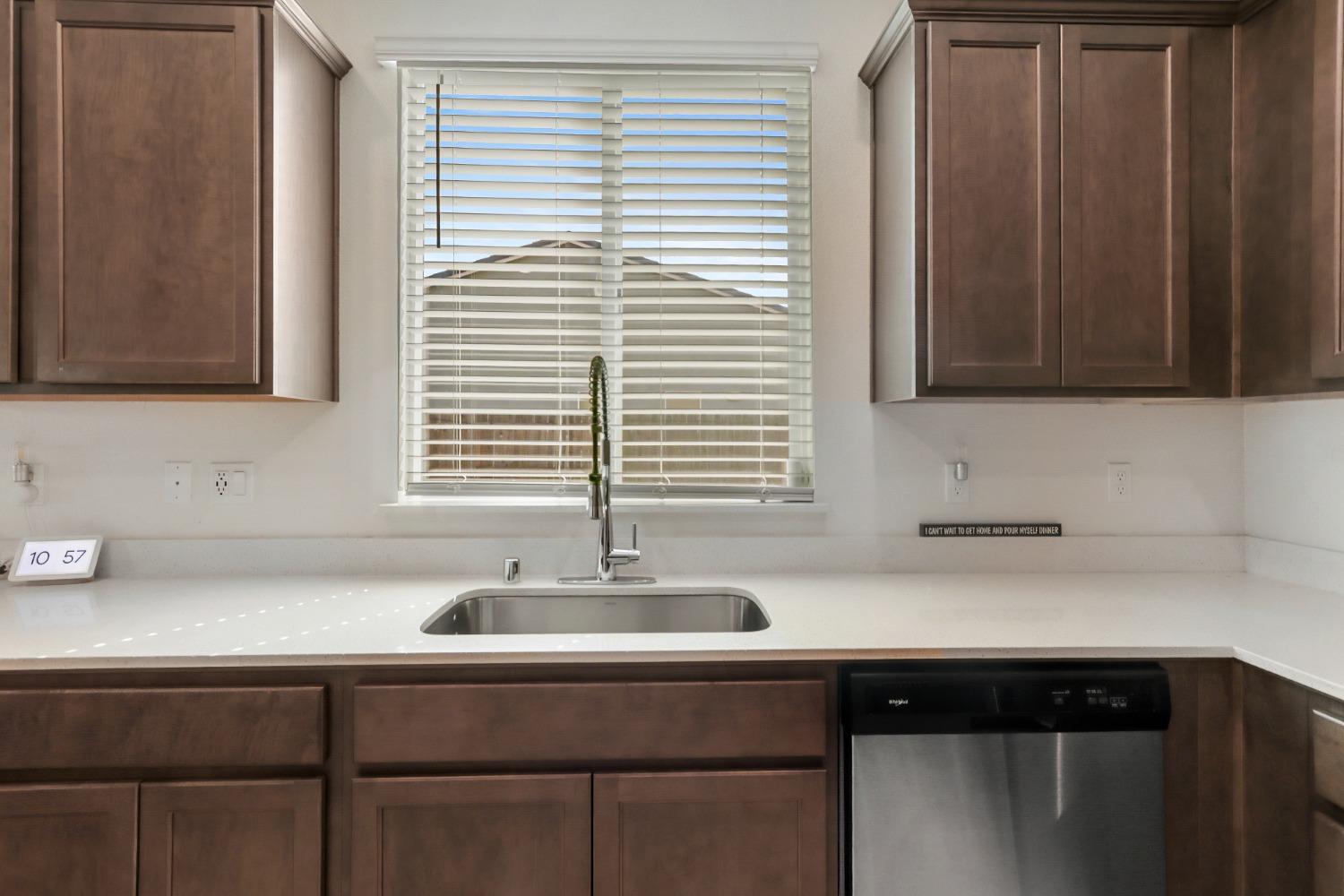 Detail Gallery Image 11 of 40 For 667 Crow Creek Dr, Galt,  CA 95632 - 4 Beds | 2 Baths