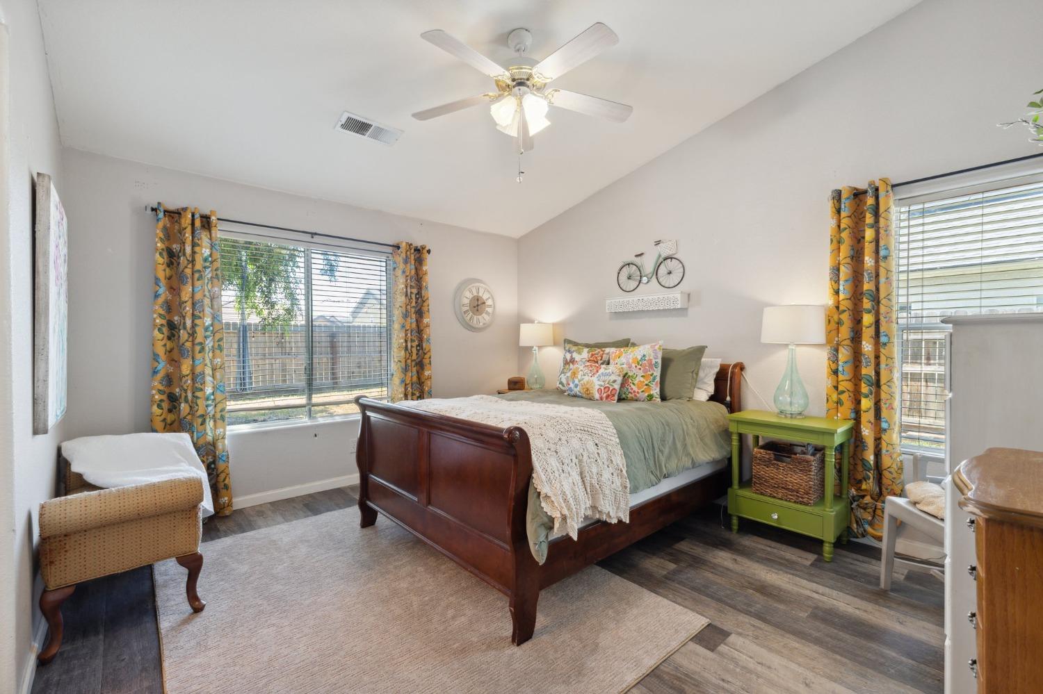 Detail Gallery Image 11 of 18 For 2932 Saginaw Ave, Clovis,  CA 93611 - 4 Beds | 2 Baths