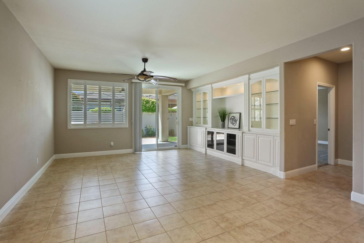 Detail Gallery Image 5 of 78 For 1736 Dogwood Glen Way, Manteca,  CA 95336 - 2 Beds | 2 Baths