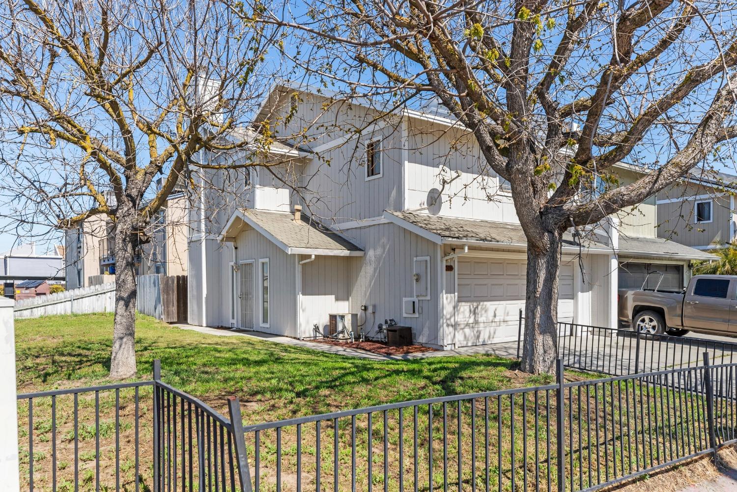 Detail Gallery Image 3 of 36 For 530 N Lincoln Ave, Manteca,  CA 95336 - 3 Beds | 2/1 Baths