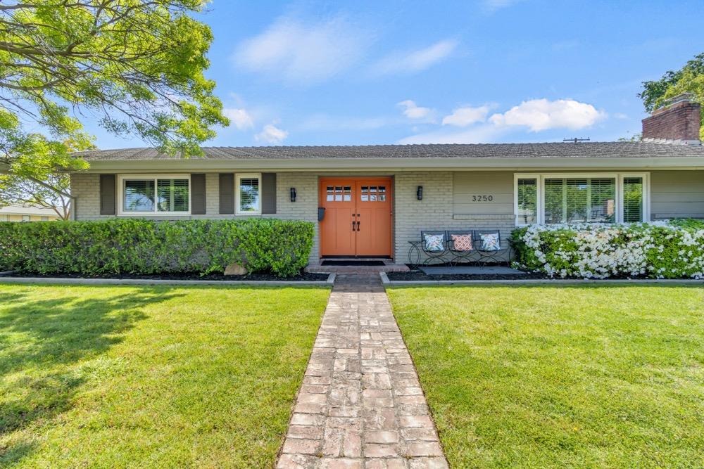 Detail Gallery Image 4 of 94 For 3250 Bonita Dr, Sacramento,  CA 95821 - 3 Beds | 3 Baths
